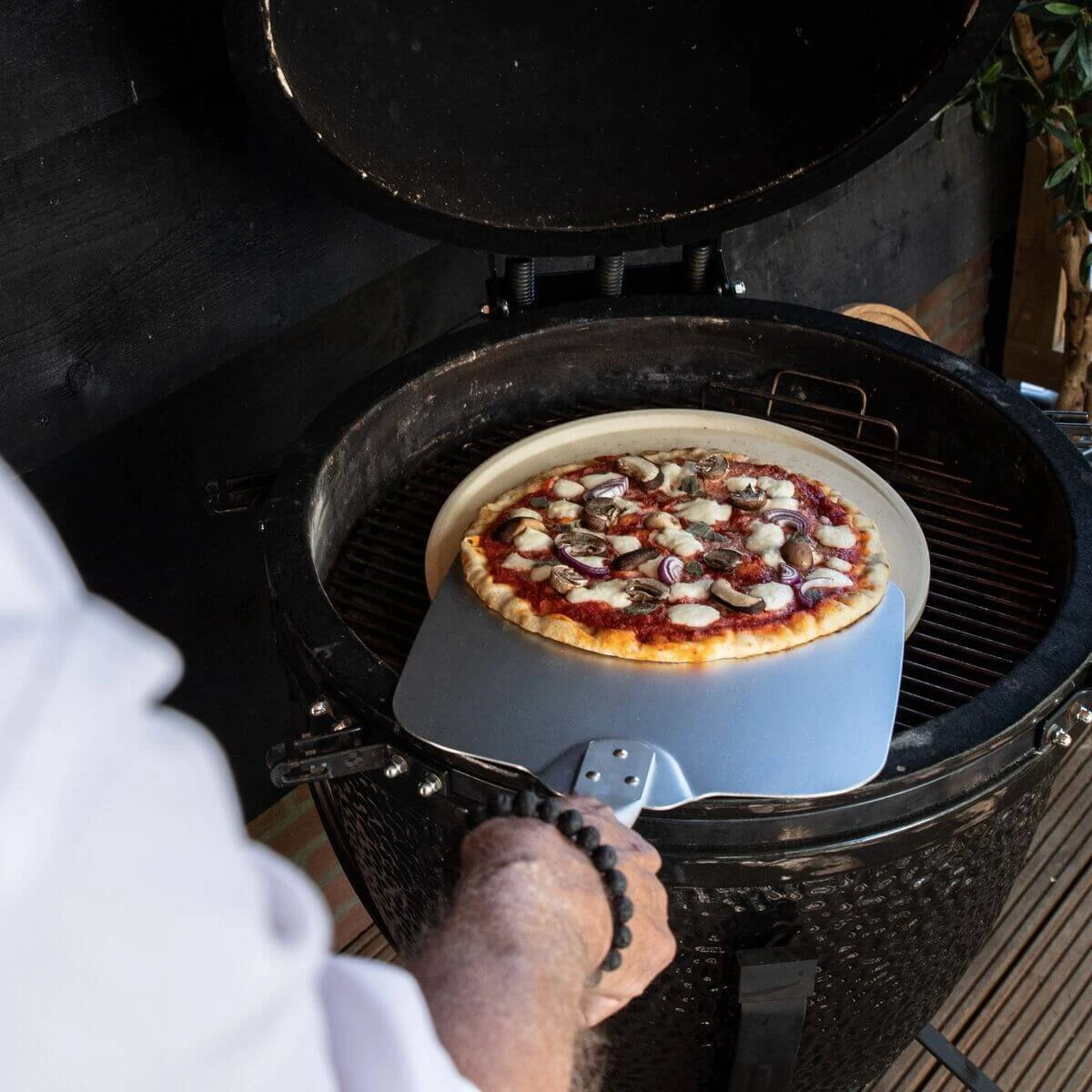 Boska Pizzasteen Deluxe L - Voor Oven & BBQ - Knapperige Pizza's - Ø 35 Cm - BBQ Accessoires 13 Boska Pizzasteen Deluxe L - Voor Oven & BBQ - Knapperige Pizza's - Ø 35 Cm - BBQ Accessoires - Image 11