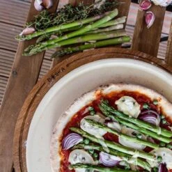 Boska Pizzaplank Friends L - BBQ Accessoires - Eikenhout - Handige Opvanggeul - Ø 34 Cm -BBQ Verkoop 1200x1200 308