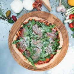 Boska Pizzaplank Friends L - BBQ Accessoires - Eikenhout - Handige Opvanggeul - Ø 34 Cm -BBQ Verkoop 1200x1200 312