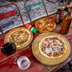 Boska Pizzaplank Friends L - BBQ Accessoires - Eikenhout - Handige Opvanggeul - Ø 34 Cm -BBQ Verkoop 1200x1200 315