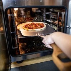 Boska Pizzasteen Deluxe - Voor Oven & BBQ - Knapperige Pizza's - Ø 29.5 Cm - BBQ Accessoires 33 Boska Pizzasteen Deluxe - Voor Oven & BBQ - Knapperige Pizza's - Ø 29.5 Cm - BBQ Accessoires -BBQ Verkoop 1200x1200 341