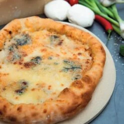 Boska Pizzasteen Deluxe - Voor Oven & BBQ - Knapperige Pizza's - Ø 29.5 Cm - BBQ Accessoires 36 Boska Pizzasteen Deluxe - Voor Oven & BBQ - Knapperige Pizza's - Ø 29.5 Cm - BBQ Accessoires -BBQ Verkoop 1200x1200 342