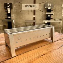 Spiedini Saté-bbq Bali 40 Mini - Kleine, Smalle Houtskoolbarbecue Met Horizontaal Rooster Voor Sate Of Andere Spiesjes - 40 Cm Lang, 11 Cm Breed, 14 Cm Hoog - Ideaal Voor Tuin- Of Open Haard, Of Balkon - Materiaal: Gealuminiseerd Ijzer -BBQ Verkoop 1200x1200 687