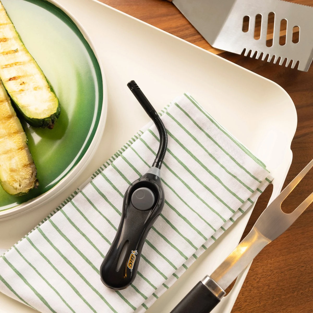 BIC Multifunctionele Aansteker Megalighter Flex Voor Oa BBQ En Kaarsen - Met Flexibele Hals - Diverse Kleuren - 1 Stuk 6 BIC Multifunctionele Aansteker Megalighter Flex Voor Oa BBQ En Kaarsen - Met Flexibele Hals - Diverse Kleuren - 1 Stuk - Image 4