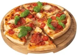 Boska Pizzaplank Friends L - BBQ Accessoires - Eikenhout - Handige Opvanggeul - Ø 34 Cm -BBQ Verkoop 1200x857