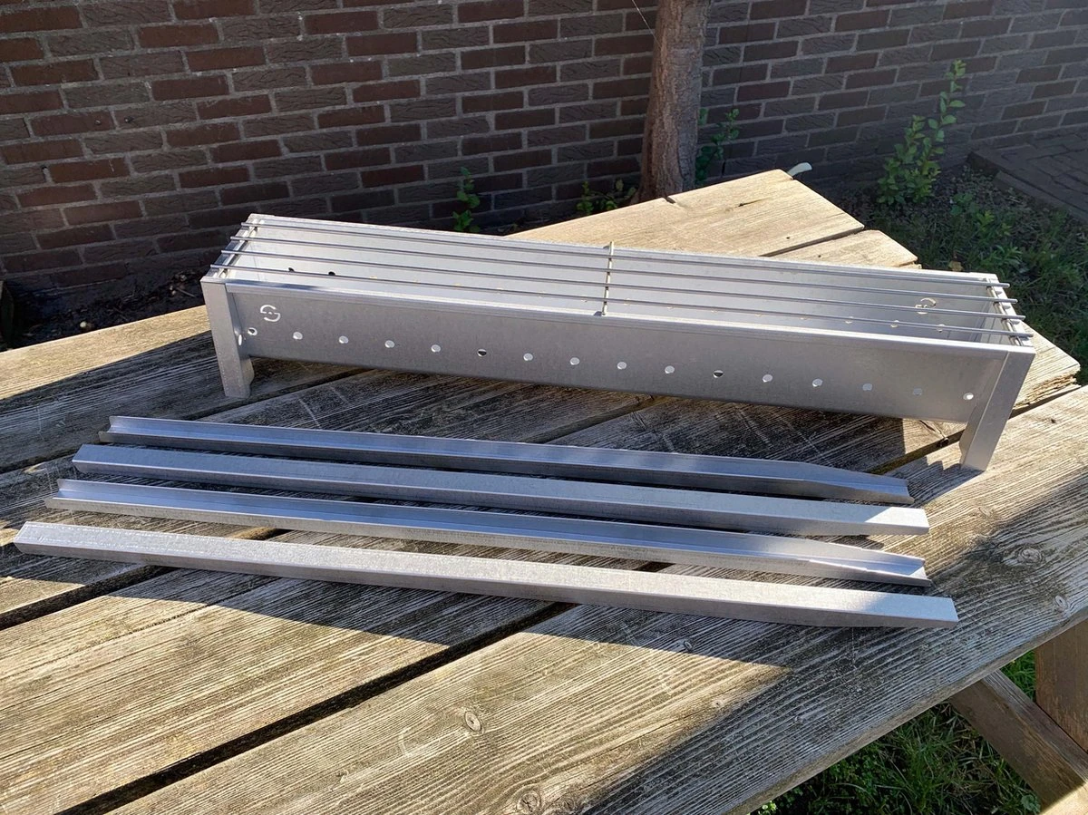 Spiedini Saté-bbq Bali 80 - Saté Houtskoolbarbecue Met Horizontaal Rooster - 80 Cm Lang, 11 Cm Breed - Materiaal: Gealuminiseerd Ijzer 14 Spiedini Saté-bbq Bali 80 - Saté Houtskoolbarbecue Met Horizontaal Rooster - 80 Cm Lang, 11 Cm Breed - Materiaal: Gealuminiseerd Ijzer - Image 12