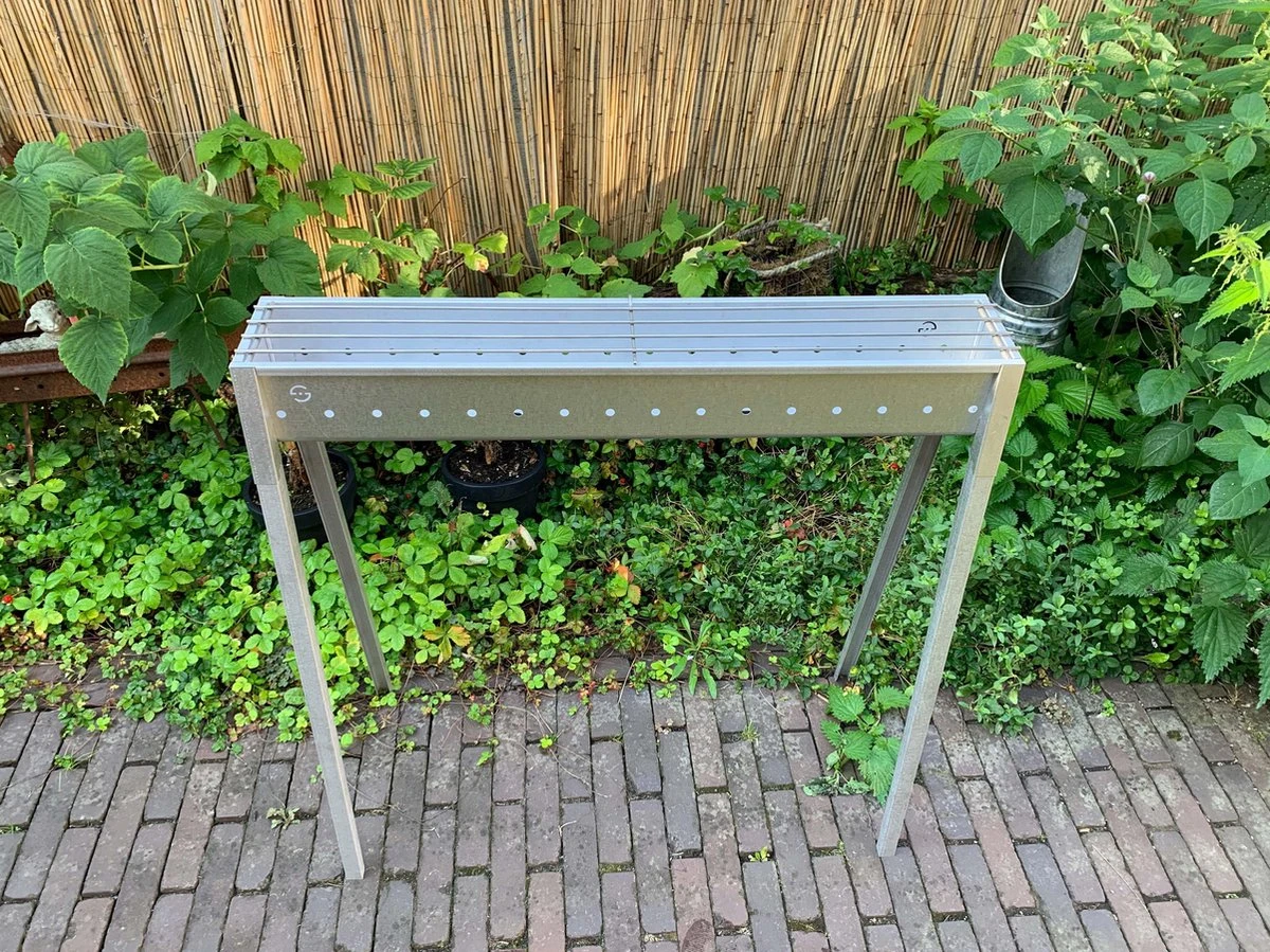 Spiedini Saté-bbq Bali 80 - Saté Houtskoolbarbecue Met Horizontaal Rooster - 80 Cm Lang, 11 Cm Breed - Materiaal: Gealuminiseerd Ijzer 20 Spiedini Saté-bbq Bali 80 - Saté Houtskoolbarbecue Met Horizontaal Rooster - 80 Cm Lang, 11 Cm Breed - Materiaal: Gealuminiseerd Ijzer - Image 18